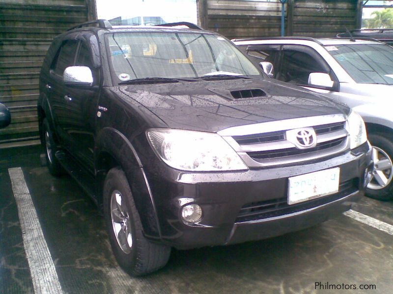 Toyota Fortuner V 4X4 DIESEL in Philippines