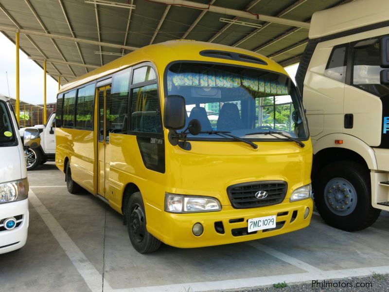 Хендай кантри. Хендай Кантри автобус. Автобус Hyundai Country Deluxe жёлтый. Хундай Кантри +LWB категория.