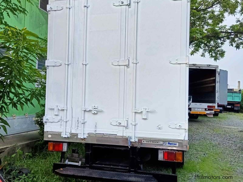 Isuzu ELF NPR Wide 18FT -30 degrees Freezer  Refrigerator Aluminium Van in Philippines