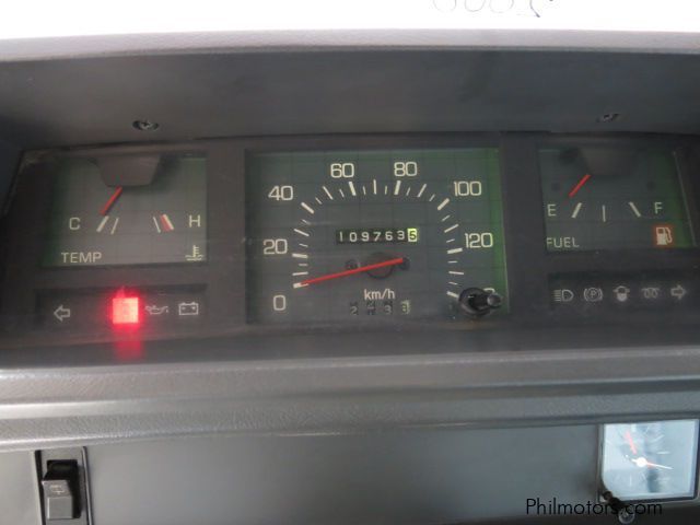 Mitsubishi L300 Versa Van in Philippines