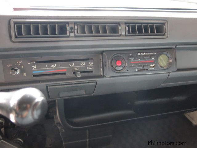 Mitsubishi L300 Versa Van in Philippines