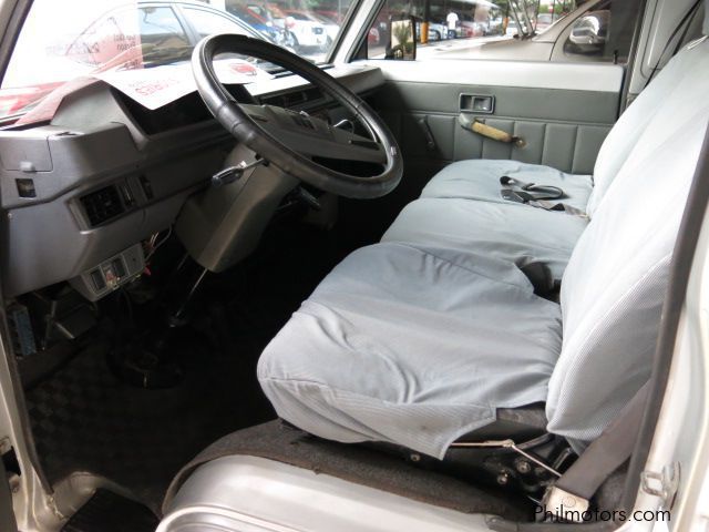 Mitsubishi L300 Versa Van in Philippines