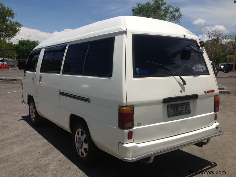 Mitsubishi L300 versa van in Philippines