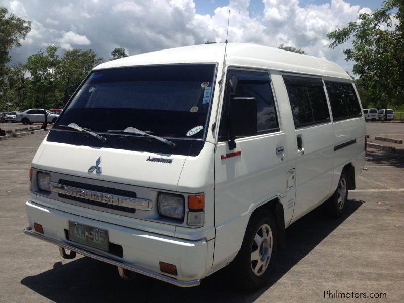 Mitsubishi L300 versa van in Philippines