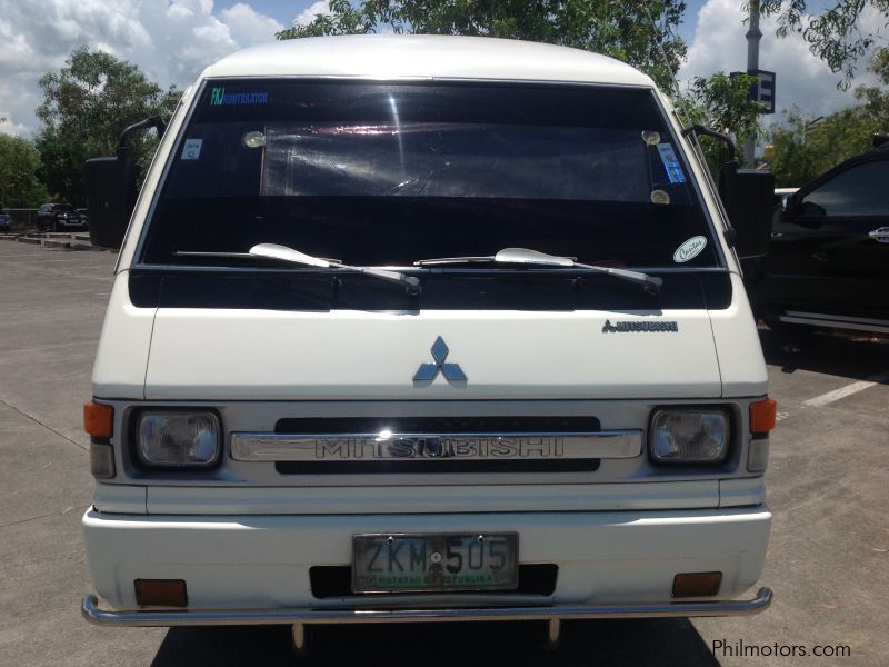 Mitsubishi L300 versa van in Philippines