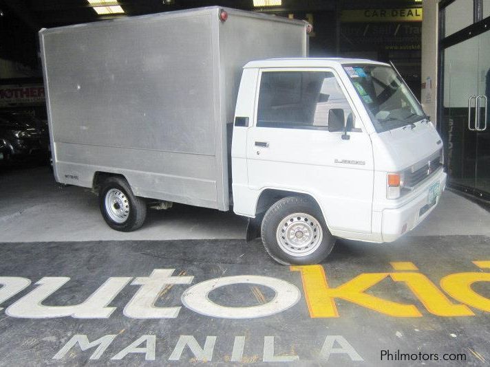 mitsubishi l300 closed van