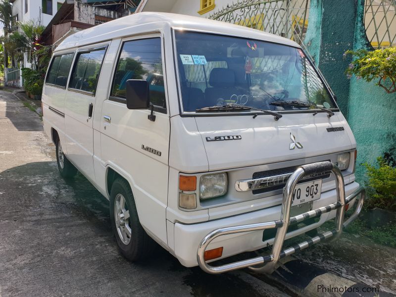 Mitsubishi L300 Versa Van in Philippines