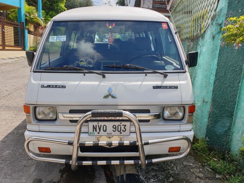 Mitsubishi L300 Versa Van in Philippines