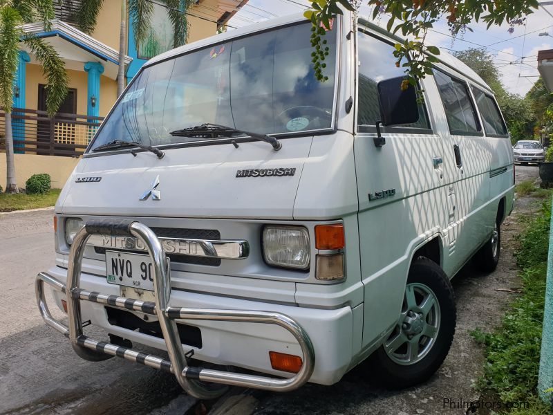 Mitsubishi L300 Versa Van in Philippines