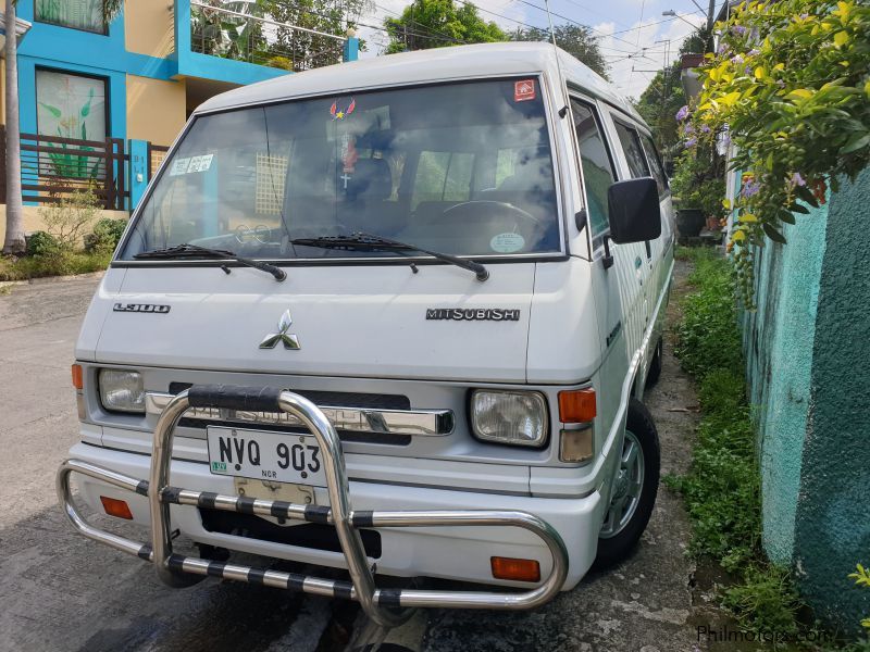 Mitsubishi L300 Versa Van in Philippines