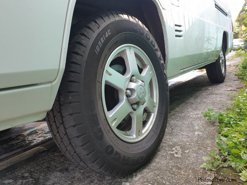 Mitsubishi L300 Versa Van in Philippines