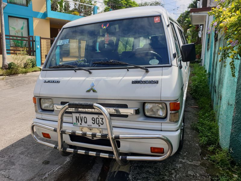 Mitsubishi L300 Versa Van in Philippines