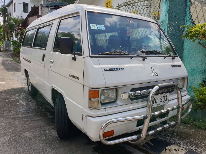 Mitsubishi L300 Versa Van in Philippines