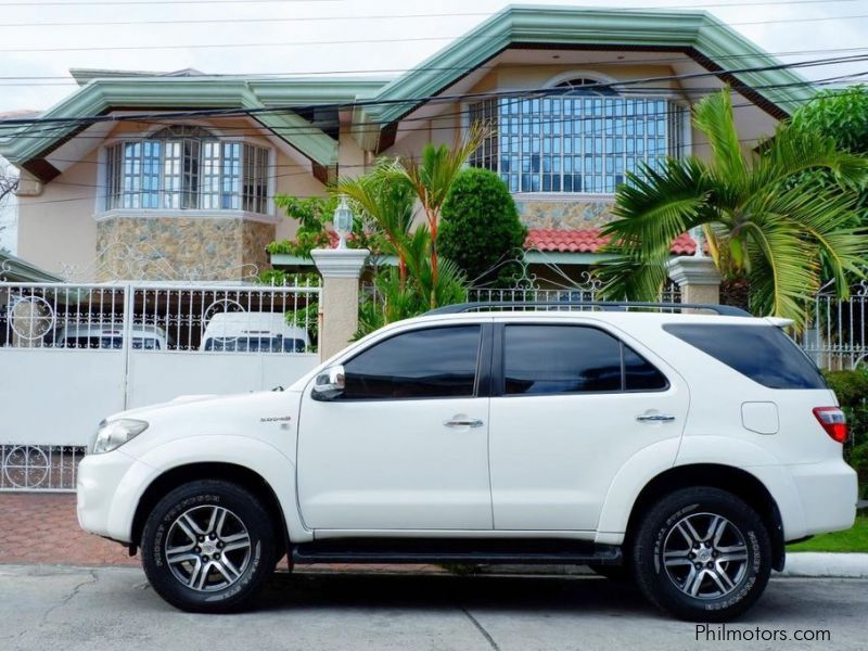 Toyota FORTUNER V 4X4 A/T in Philippines