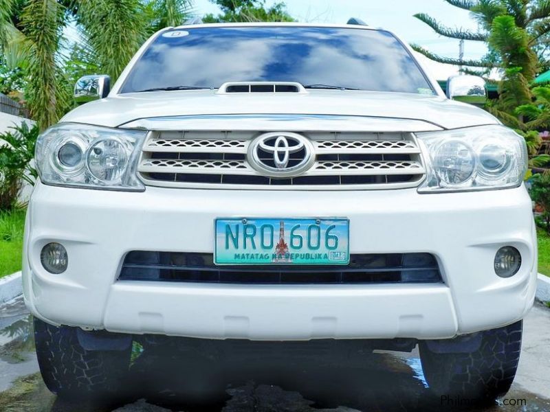 Toyota FORTUNER V 4X4 A/T in Philippines