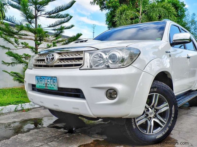 Toyota FORTUNER V 4X4 A/T in Philippines