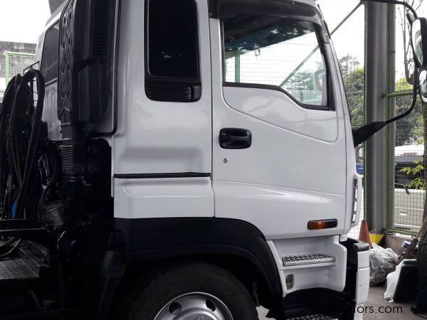 Isuzu Giga Tractor head  6WG1, 6WF1  CBU Recon in Philippines