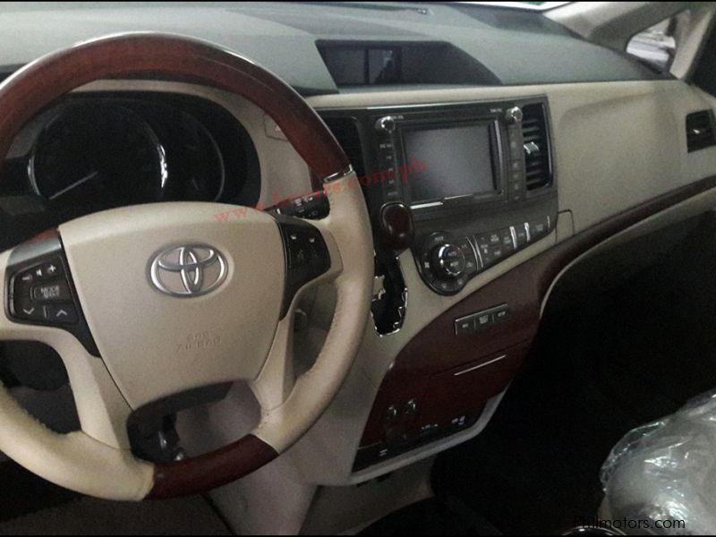 Toyota SIENNA LIMITED in Philippines