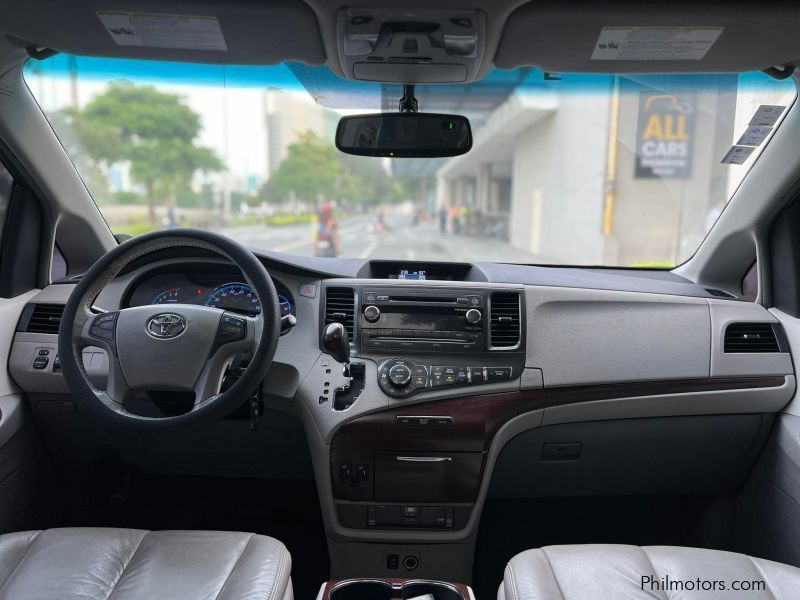 Toyota Sienna XLE automatic in Philippines