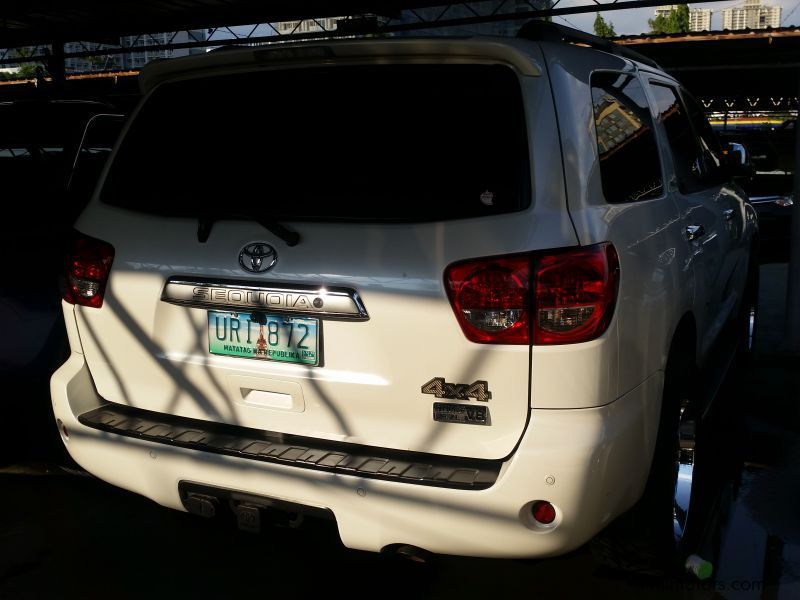 Toyota Sequoia  platinum in Philippines
