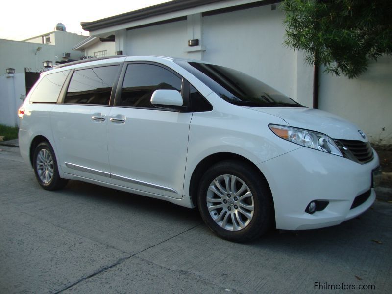 РњРёРЅРёРІСЌРЅ Toyota Sienna 2013