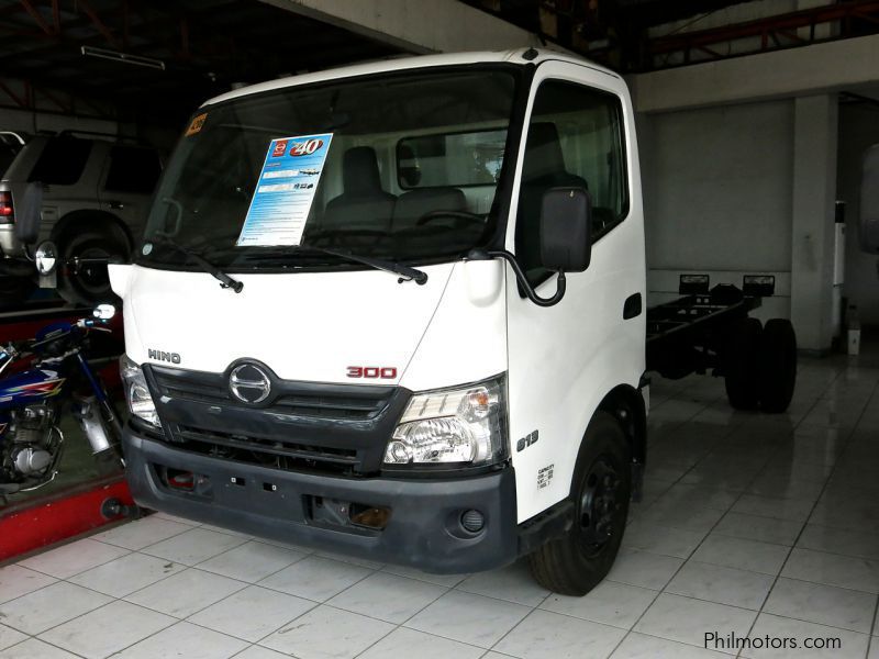 2014 Hino 300 6 Wheeler Car Photos Transmissions 0 Km Milage