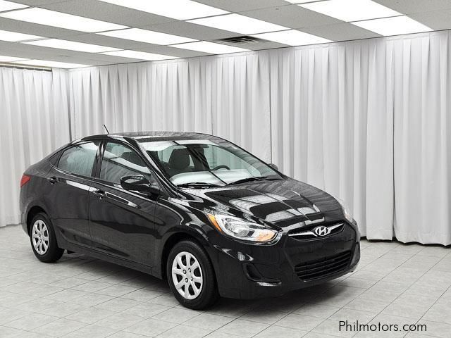 Đánh giá xe Hyundai Accent 2012