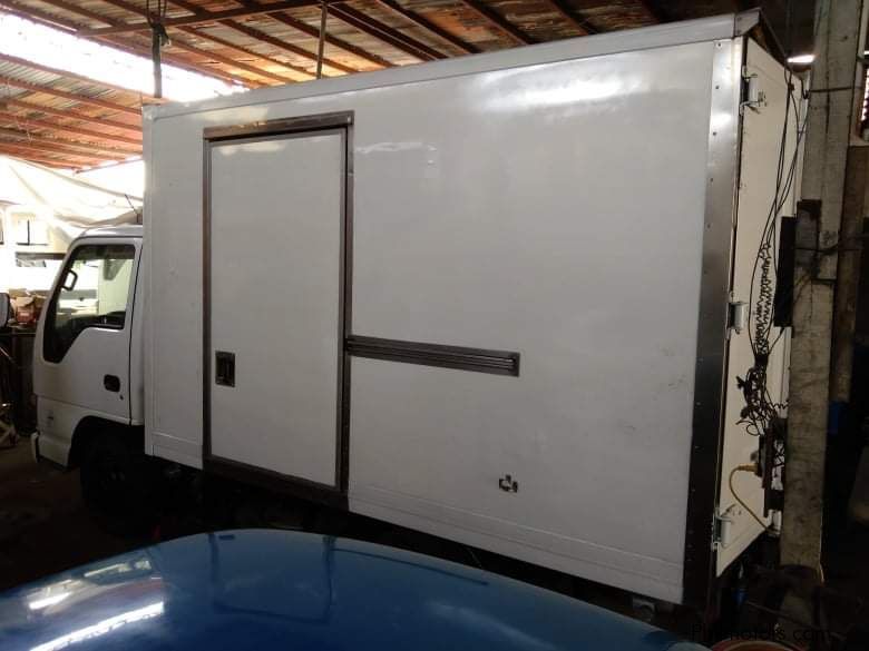 Isuzu Elf Freezer van in Philippines