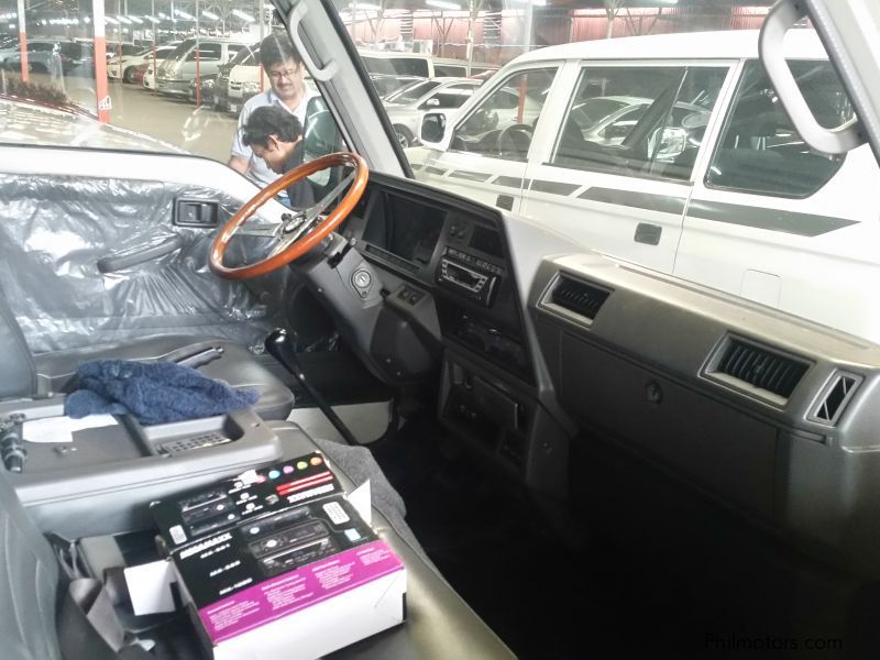 Nissan urvan commuter in Philippines