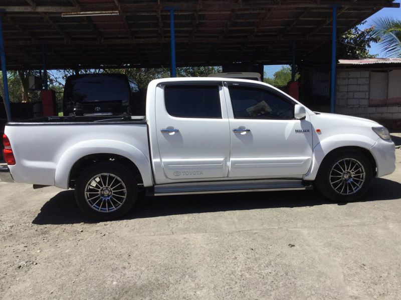 Toyota Hilux J. G-Look in Philippines