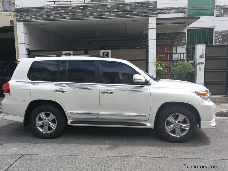 Toyota Land Cruiser LC200 in Philippines