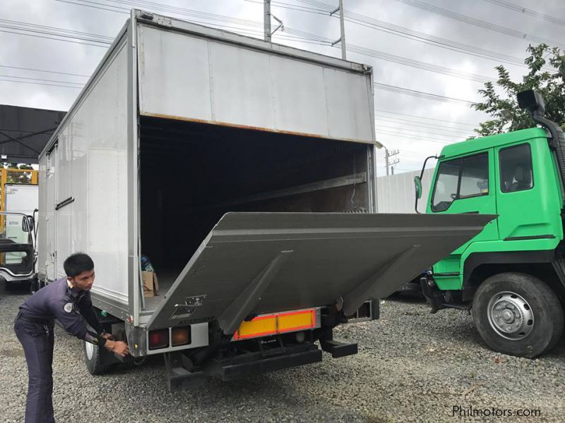 Isuzu 21ft Forward Closed Van with Lifter in Philippines