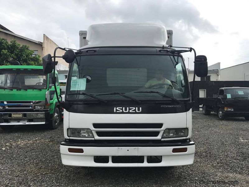 Isuzu 21ft Forward Closed Van with Lifter in Philippines