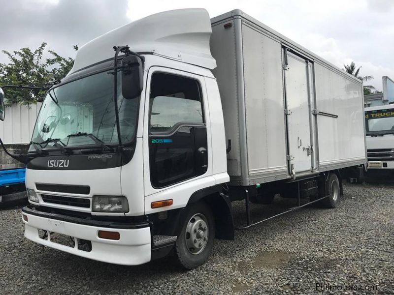 Isuzu 21ft Forward Closed Van with Lifter in Philippines