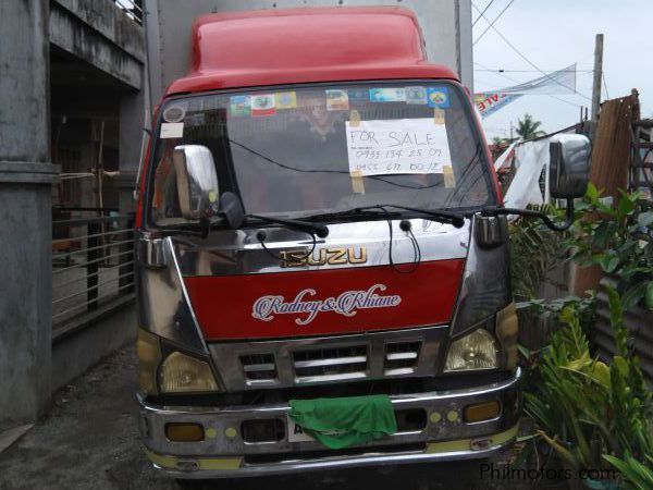 Isuzu nkr close van in Philippines