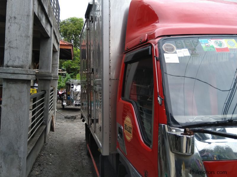 Isuzu nkr close van in Philippines