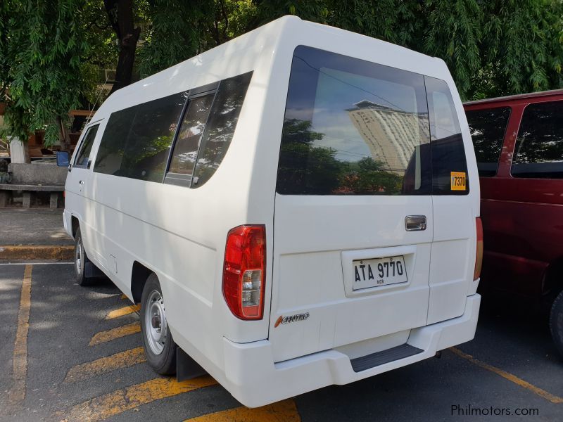 Mitsubishi L300 Exceed Versa Van in Philippines