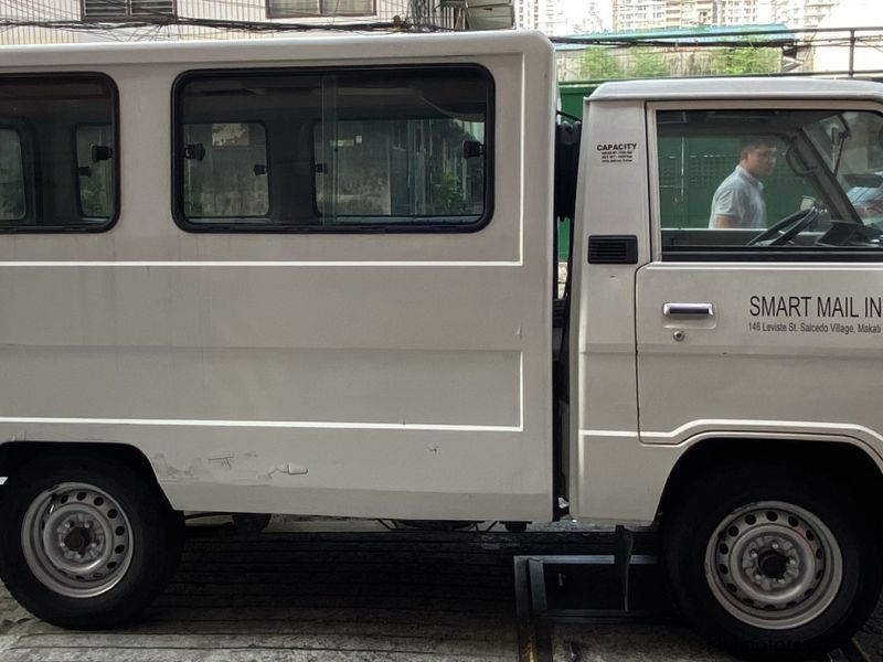 Mitsubishi L300 in Philippines