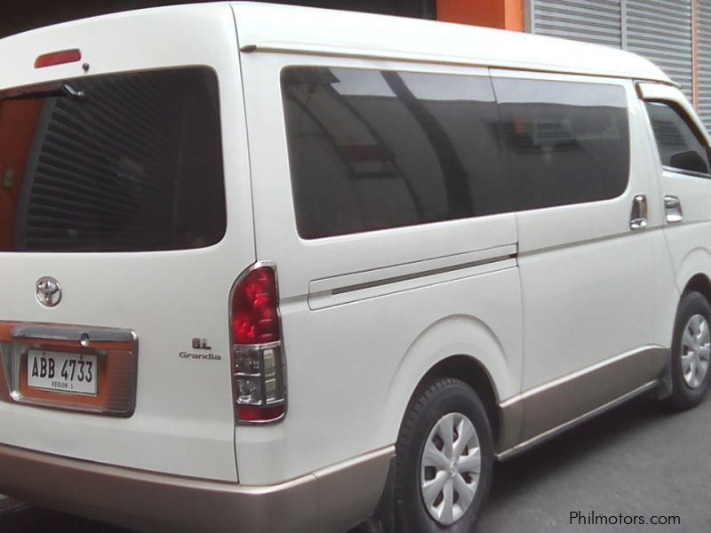 Toyota Toyota Hiace GL Grandia 2.5 automatic diesel 2015 in Philippines