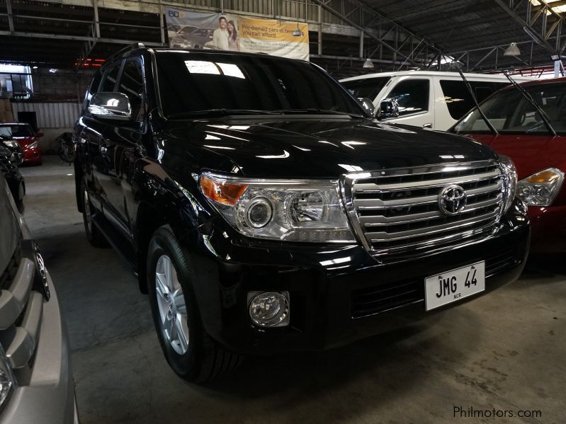 Toyota land cruiser lc200 in Philippines