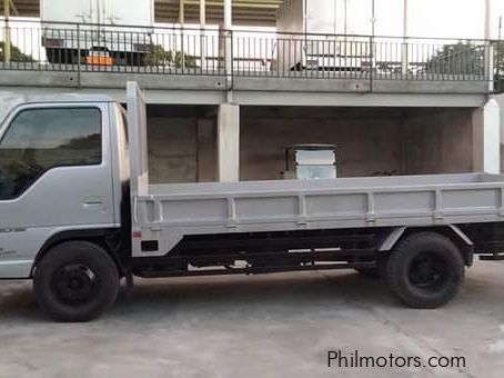 Isuzu dropside in Philippines