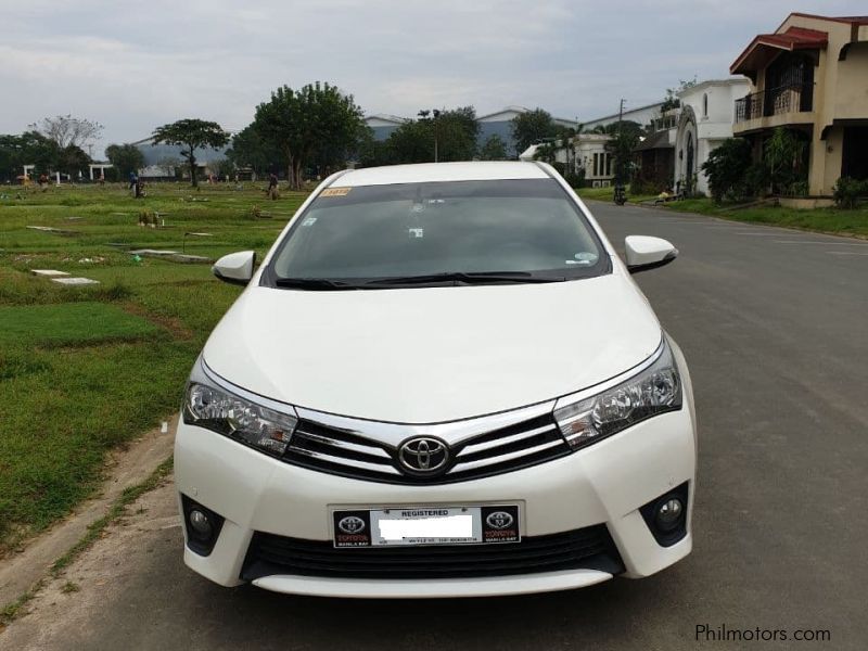 Toyota Corolla Altis 1.6 V Pearl White in Philippines