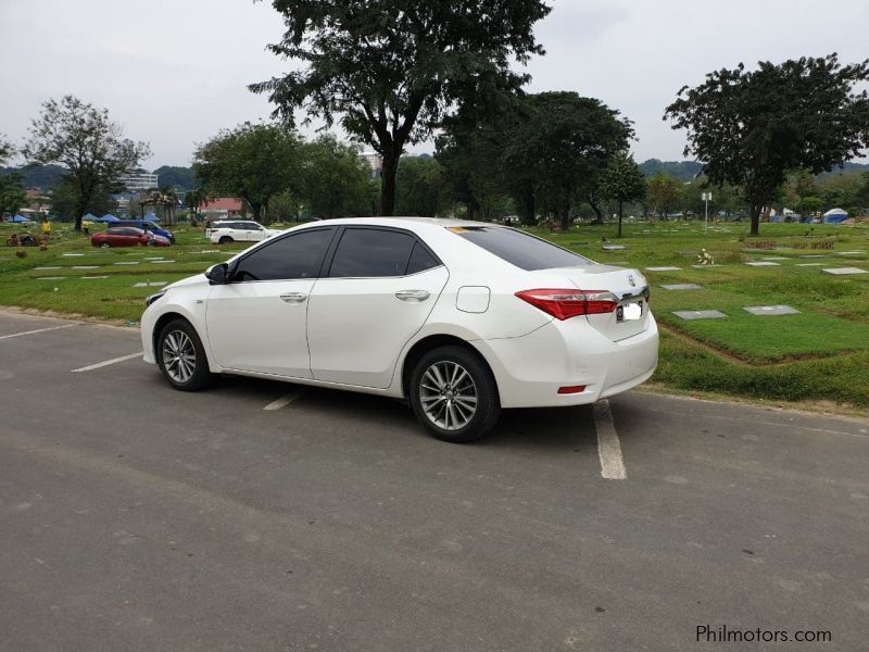 Toyota Corolla Altis 1.6 V Pearl White in Philippines