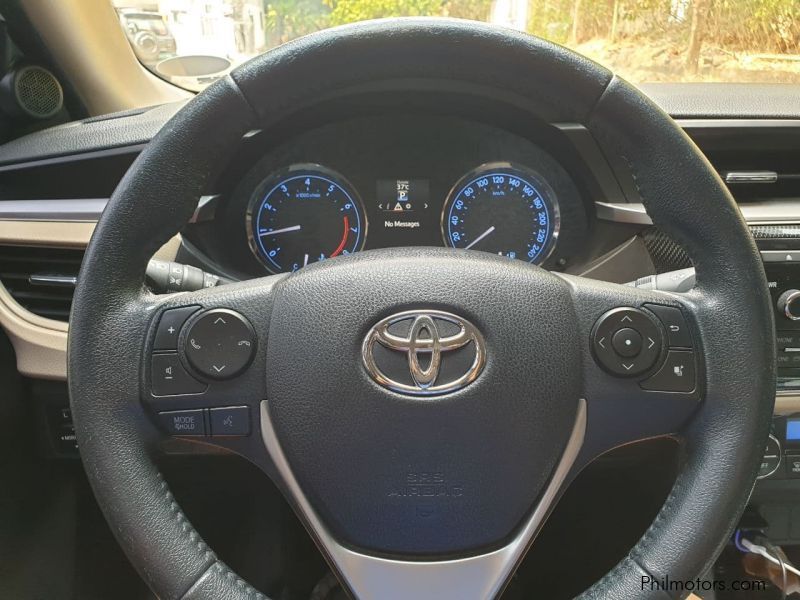 Toyota Corolla Altis 1.6 V Pearl White in Philippines