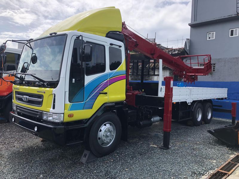 Daewoo boom truck or cargo crane in Philippines
