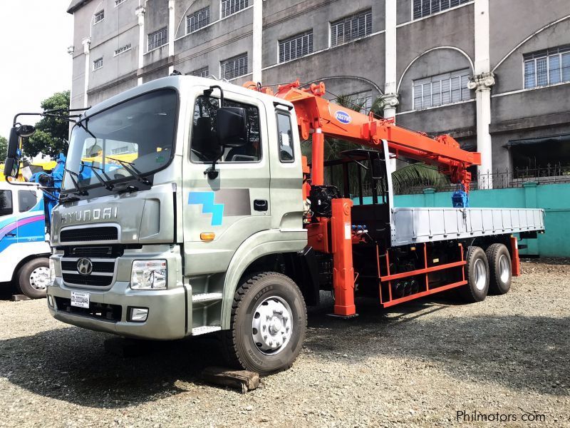 Hyundai BOOM TRUCK/ CARGO CRANE TRUCK in Philippines