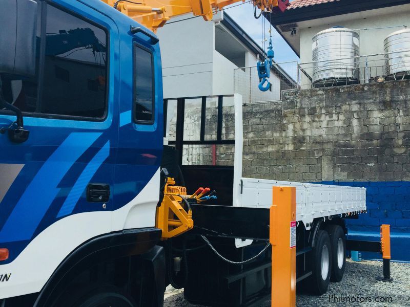 Hyundai Boom Truck / Cargo Crane Truck in Philippines
