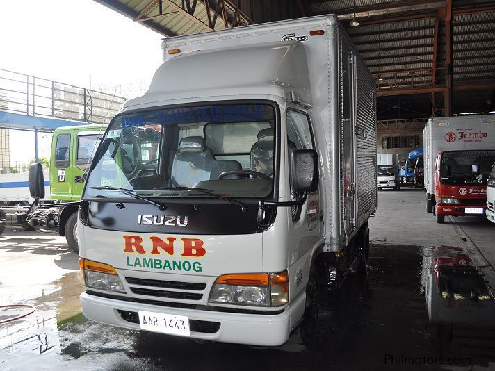 Isuzu 10ft closed van in Philippines