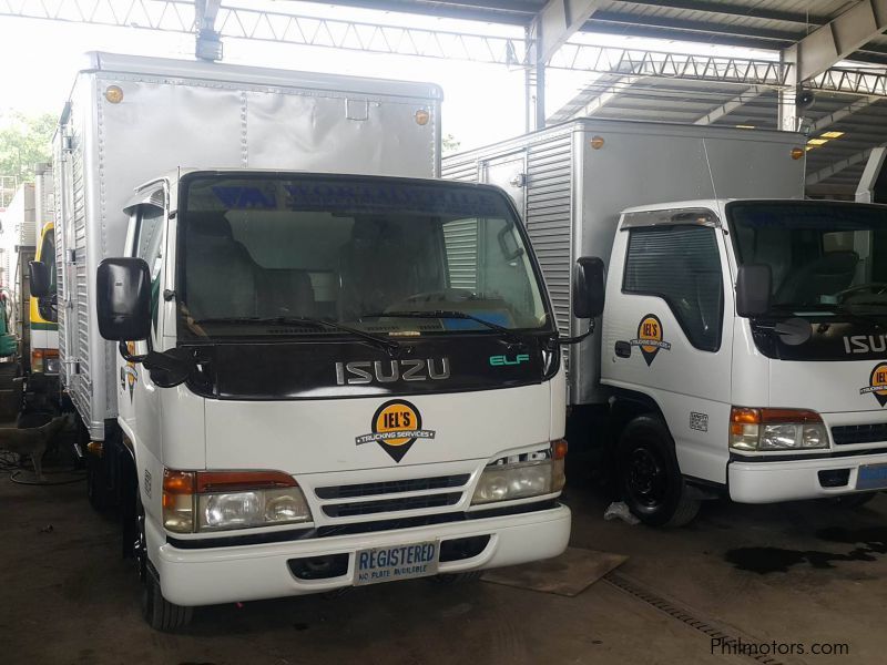 Isuzu 10ft closed van in Philippines