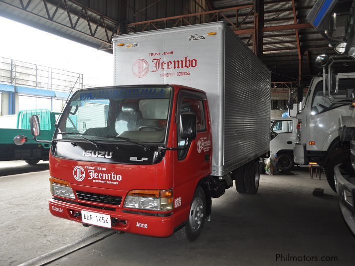 Isuzu 14ft NKR Alum CLosed Van in Philippines